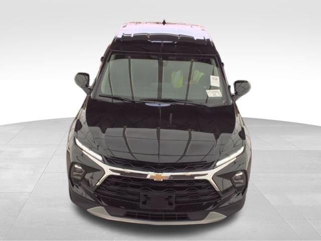 Used 2025 Chevrolet Blazer LT image 3