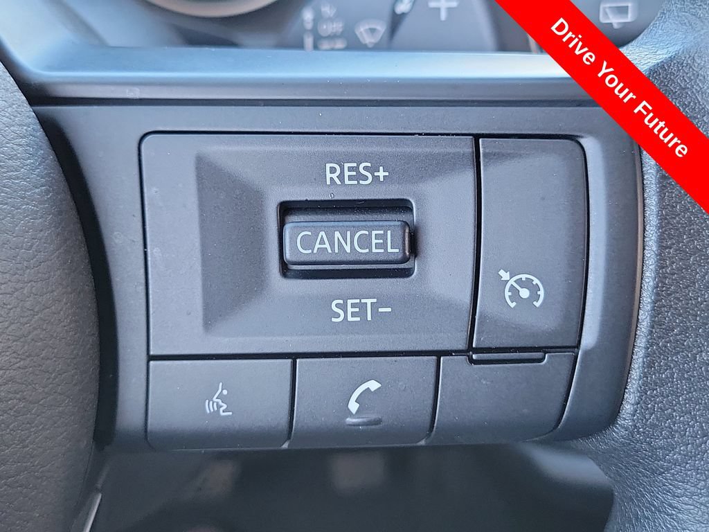 Used 2025 Nissan Pathfinder S FWD image 6