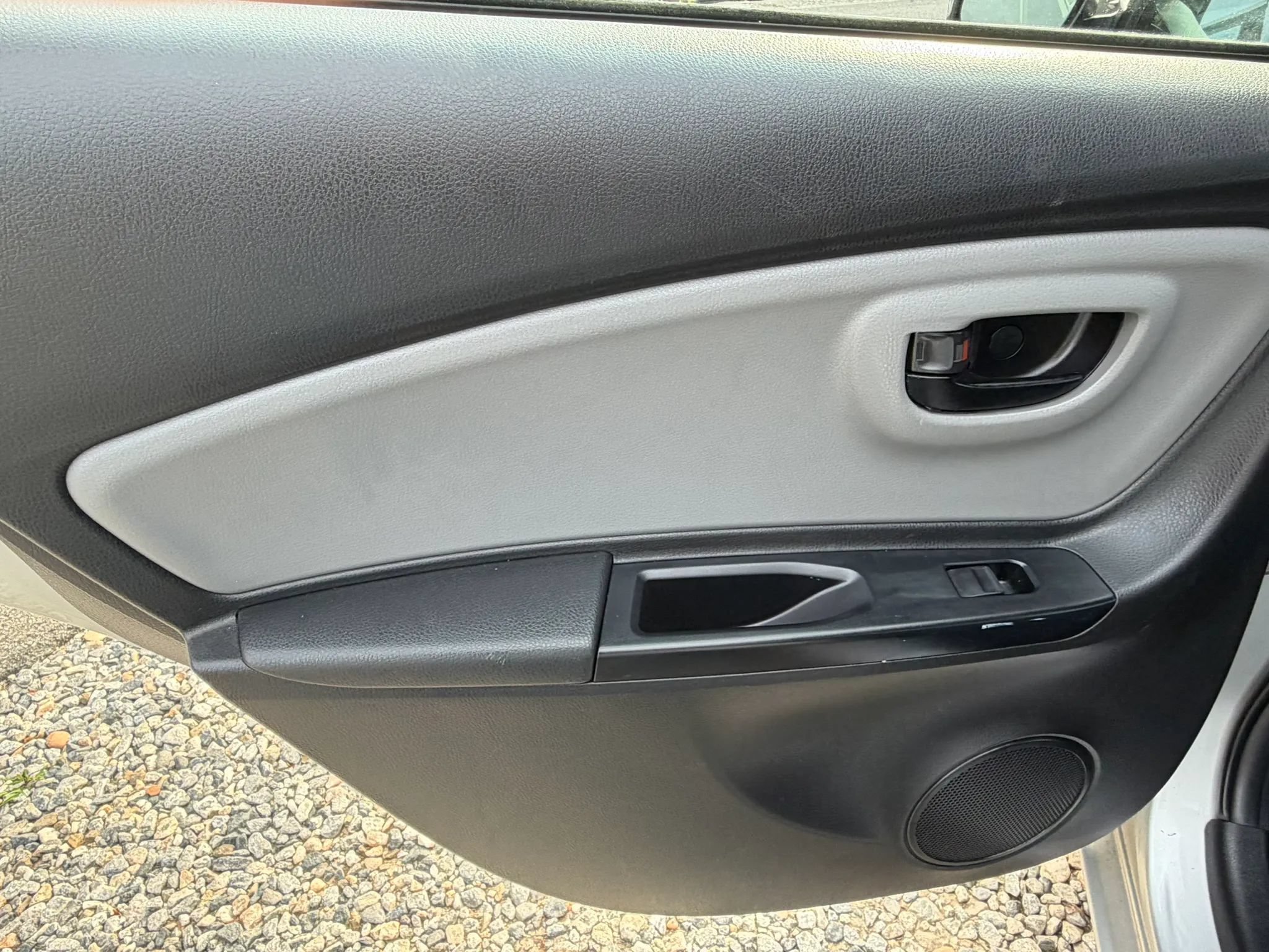Used 2016 Toyota Yaris L FWD image 14
