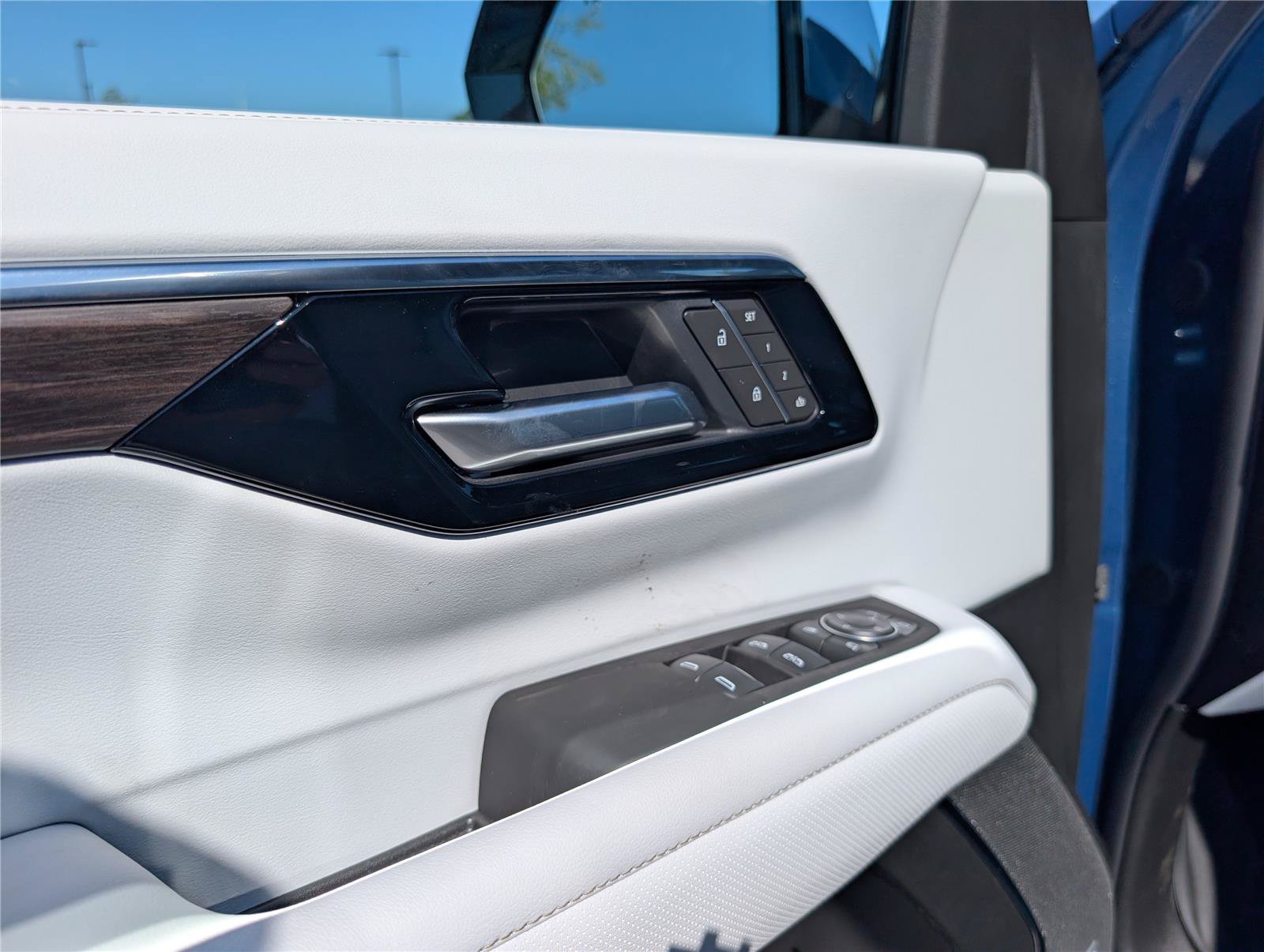 New 2026 Chevrolet Tahoe Premier w/ Sun And Tow Package AWD/4WD image 19