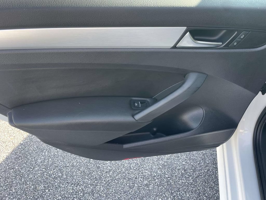 Used 2013 Volkswagen Passat TDI SE FWD image 13