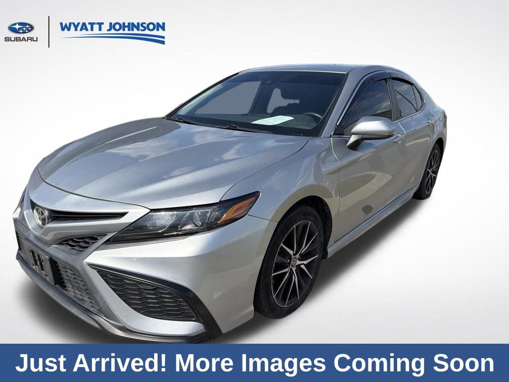 Used 2021 Toyota Camry SE image 1