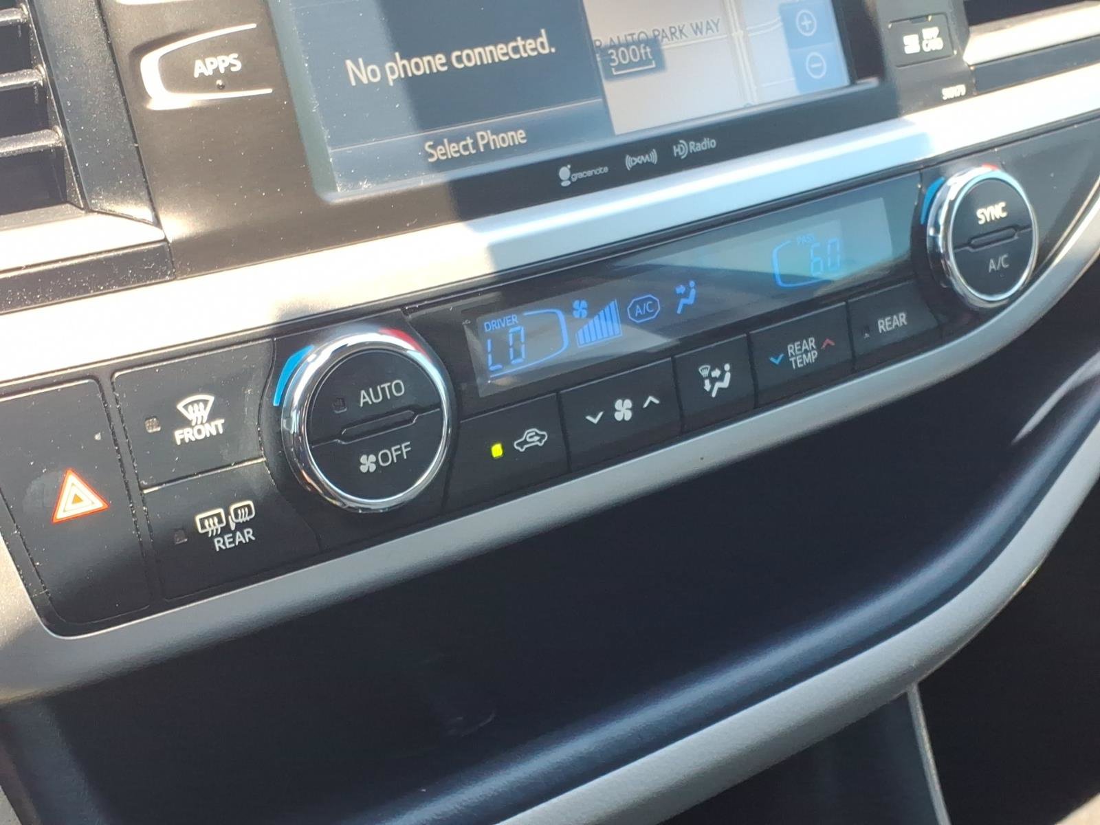 Used 2018 Toyota Highlander XLE AWD/4WD image 18