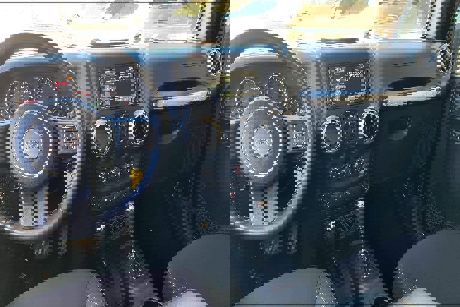 Used 2015 Jeep Wrangler Unlimited Sahara image 7