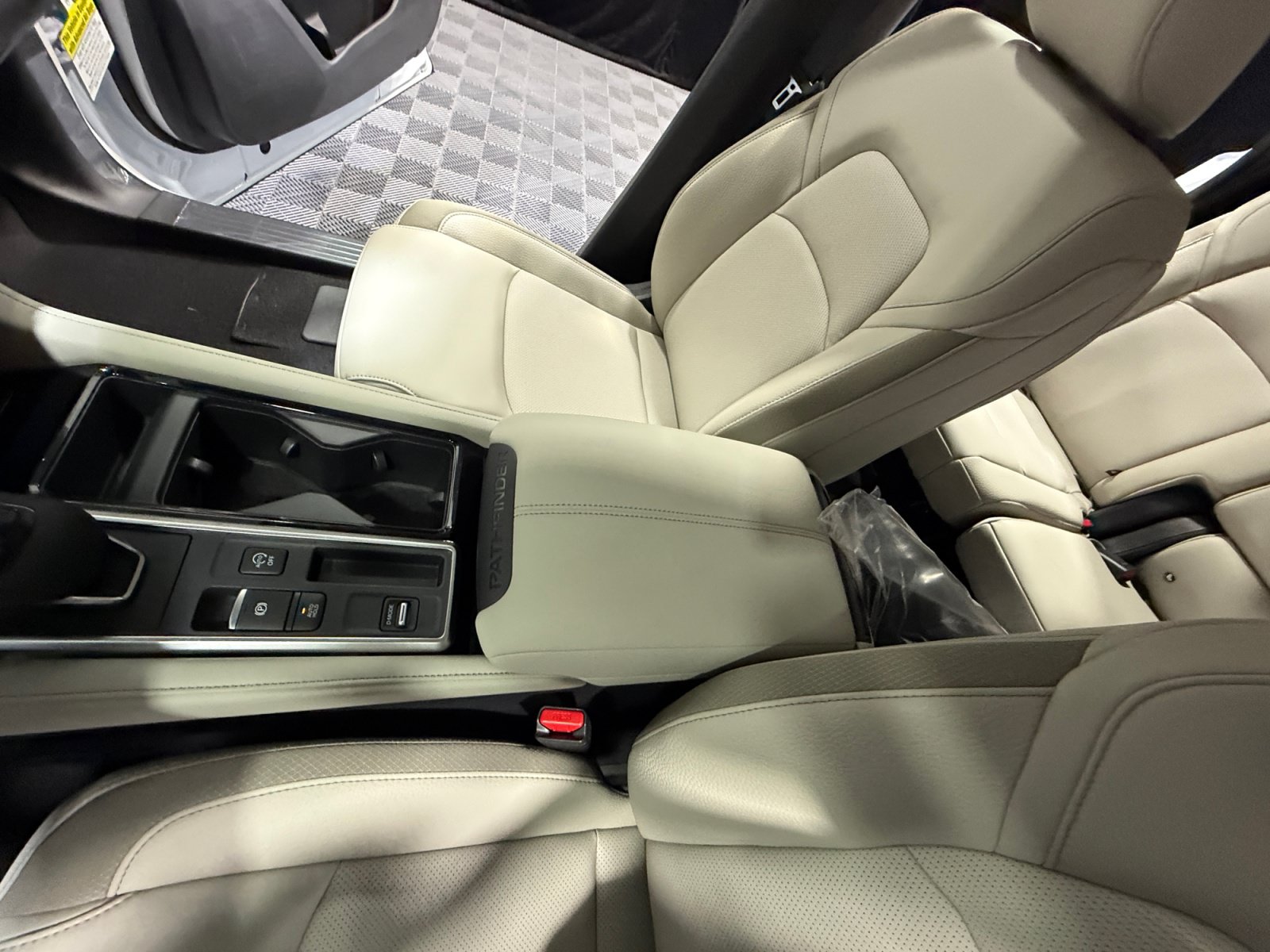 New 2026 Nissan Pathfinder SL FWD image 15