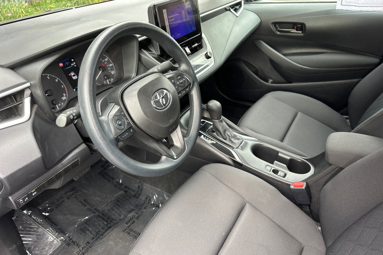 Used 2025 Toyota Corolla LE FWD image 10
