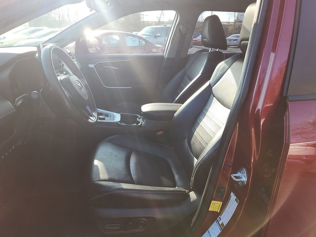 Used 2021 Toyota RAV4 Limited image 13