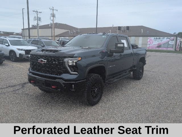 Used 2024 Chevrolet Silverado 2500 ZR2 w/ Technology Package AWD/4WD image 18