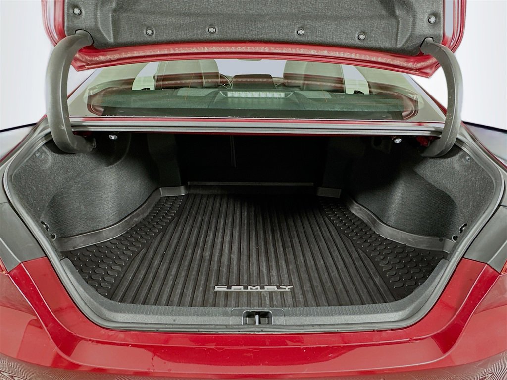 Used 2018 Toyota Camry XLE image 26