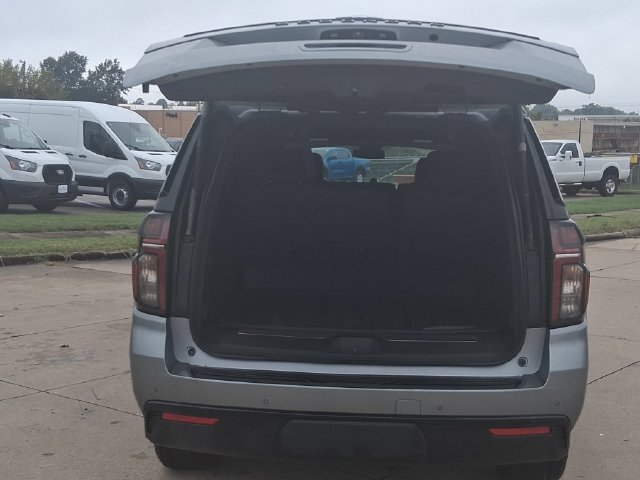 Used 2023 Chevrolet Suburban Z71 w/ Luxury Package AWD/4WD image 6