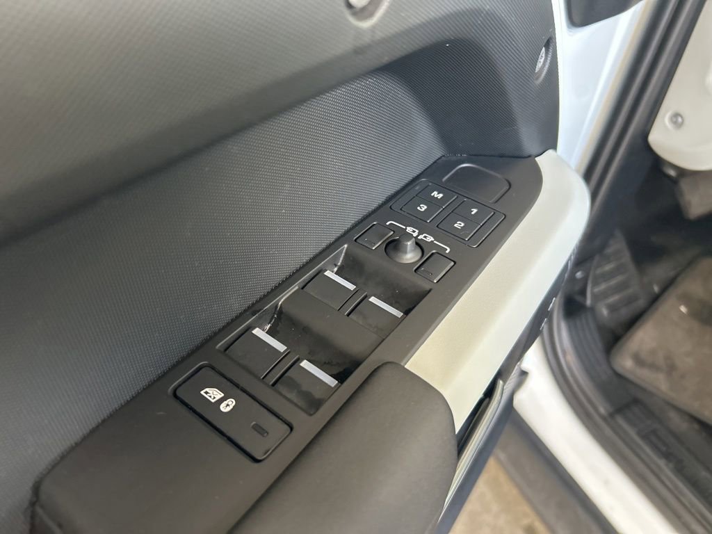 Used 2024 Land Rover Defender 110 S image 43