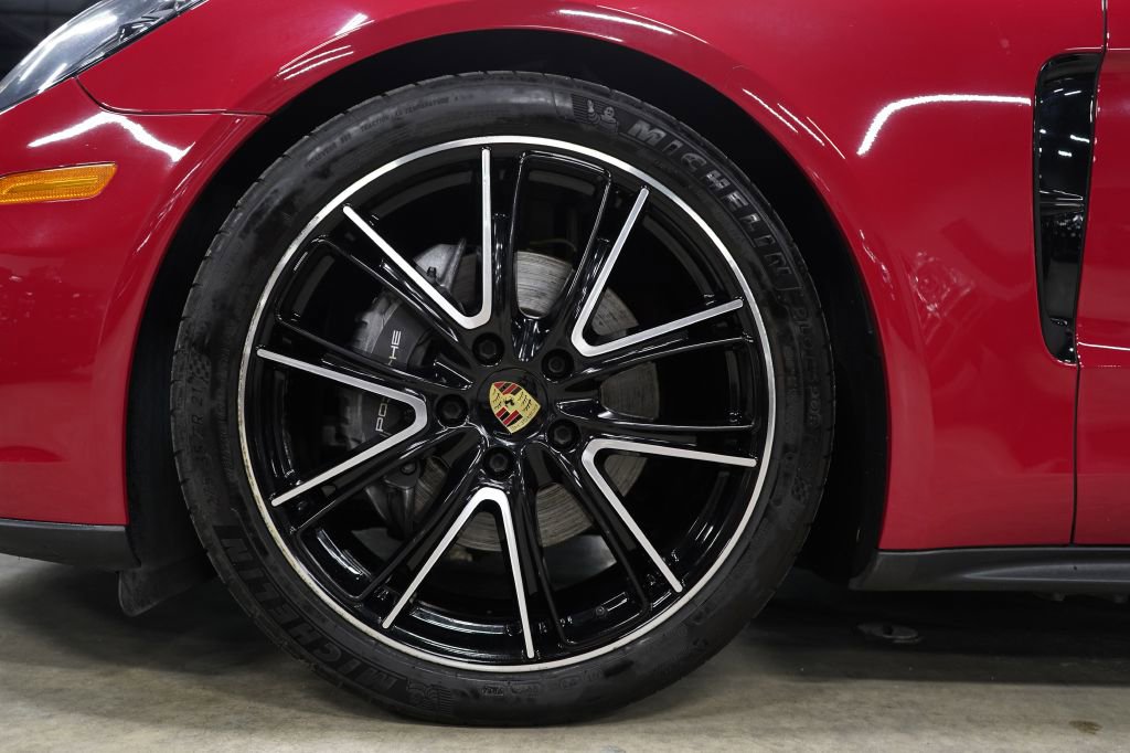 Used 2020 Porsche Panamera RWD image 31