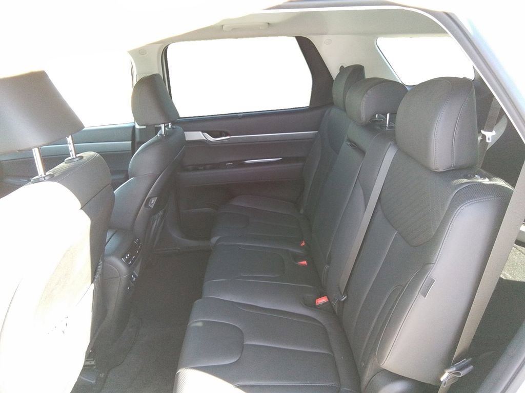 Used 2025 Hyundai Palisade SEL FWD image 13