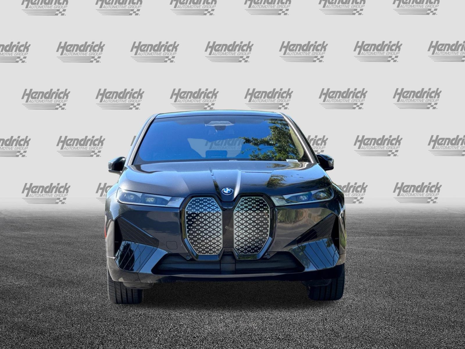 Used 2024 BMW iX xDrive50 w/ Sport Package AWD/4WD image 10