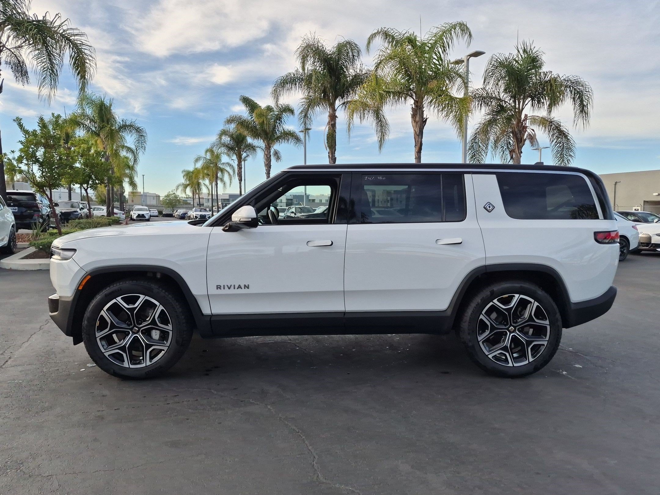 Used 2025 Rivian R1S Adventure AWD/4WD image 7