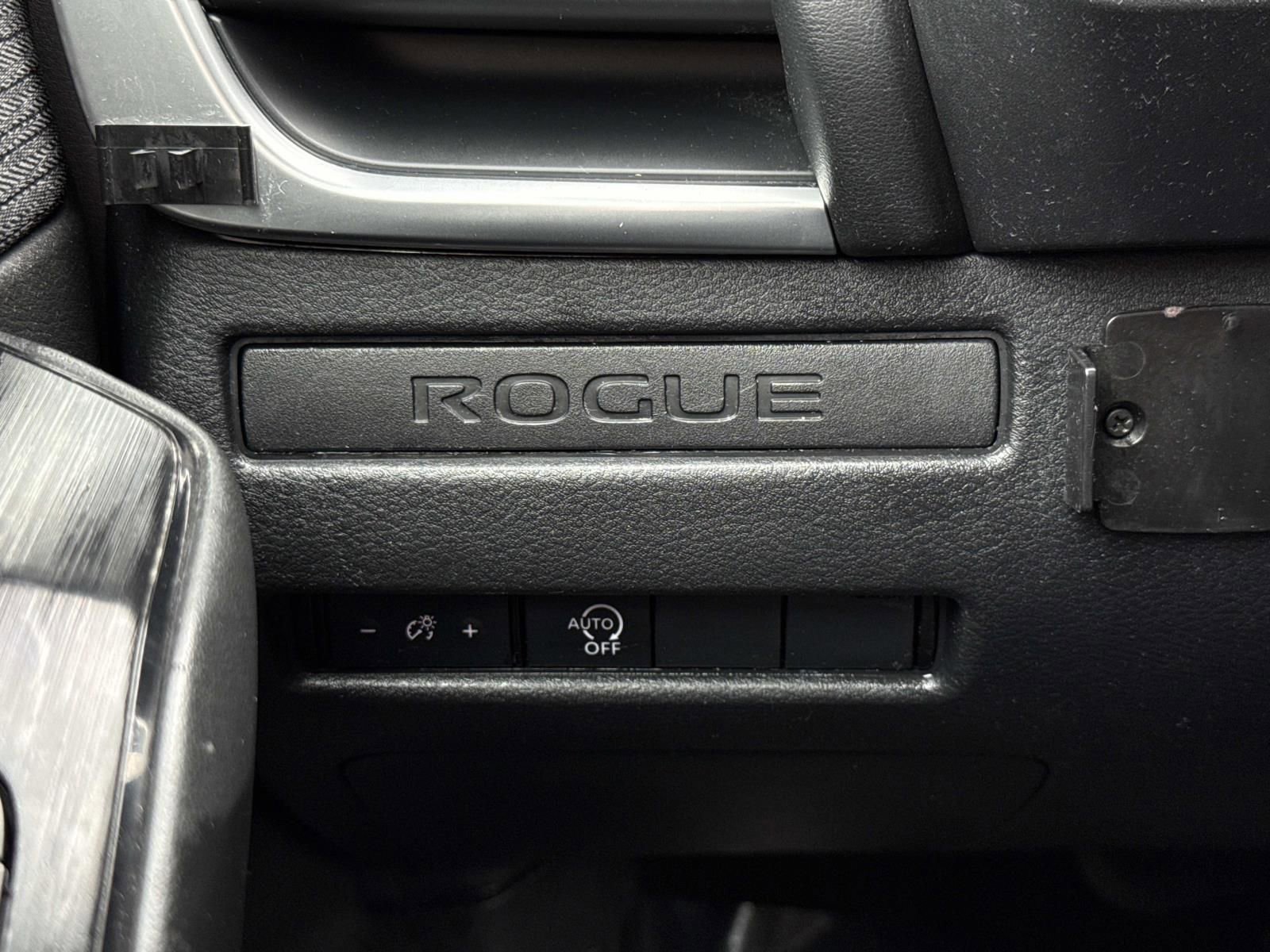 Used 2023 Nissan Rogue S image 19
