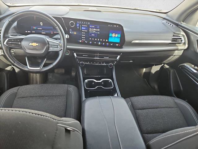 Used 2025 Chevrolet Traverse LT image 18