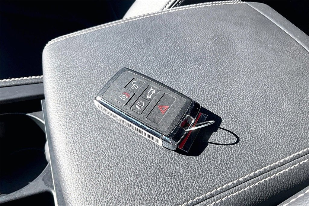 Used 2026 Jaguar F-PACE R-Dynamic S image 10