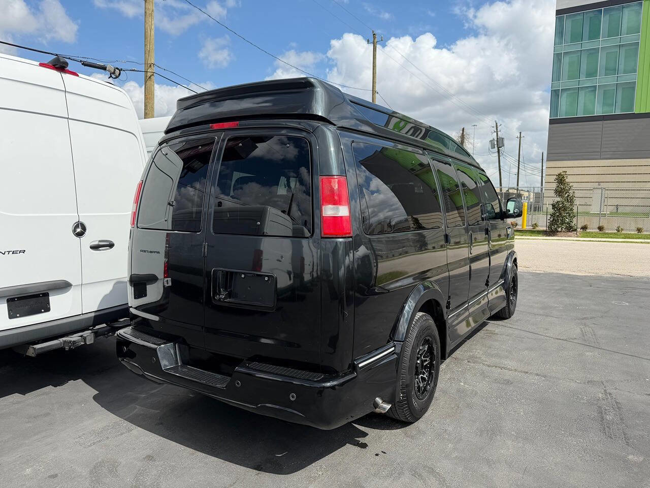 Used 2017 Chevrolet Express 2500 image 6