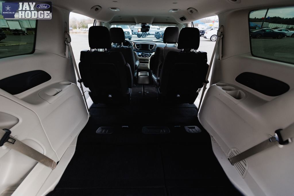 Used 2023 Chrysler Voyager LX image 9