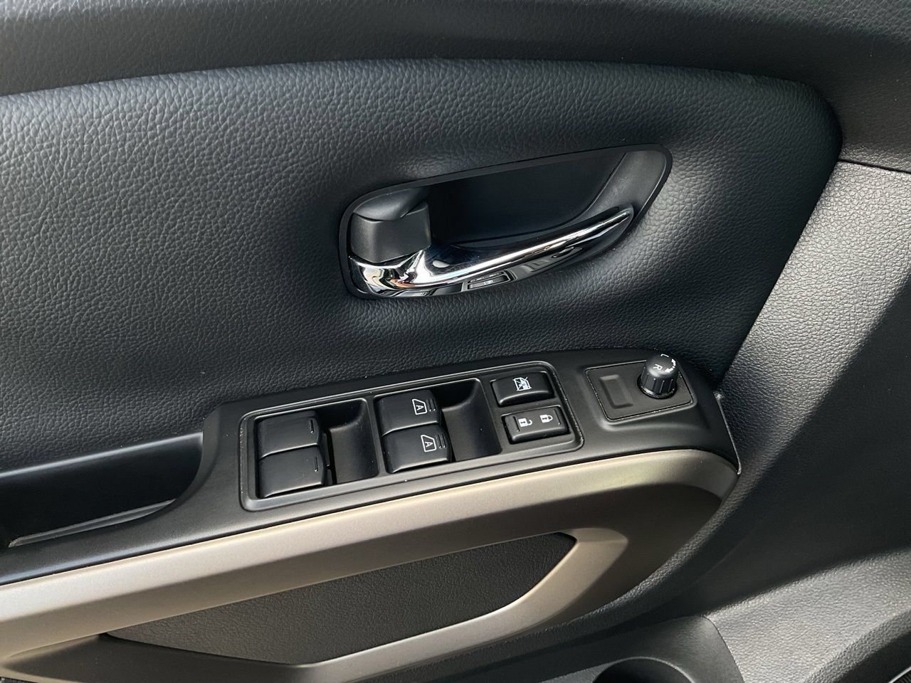 Used 2024 Nissan Titan SV w/ SV Bronze Edition Package RWD image 21
