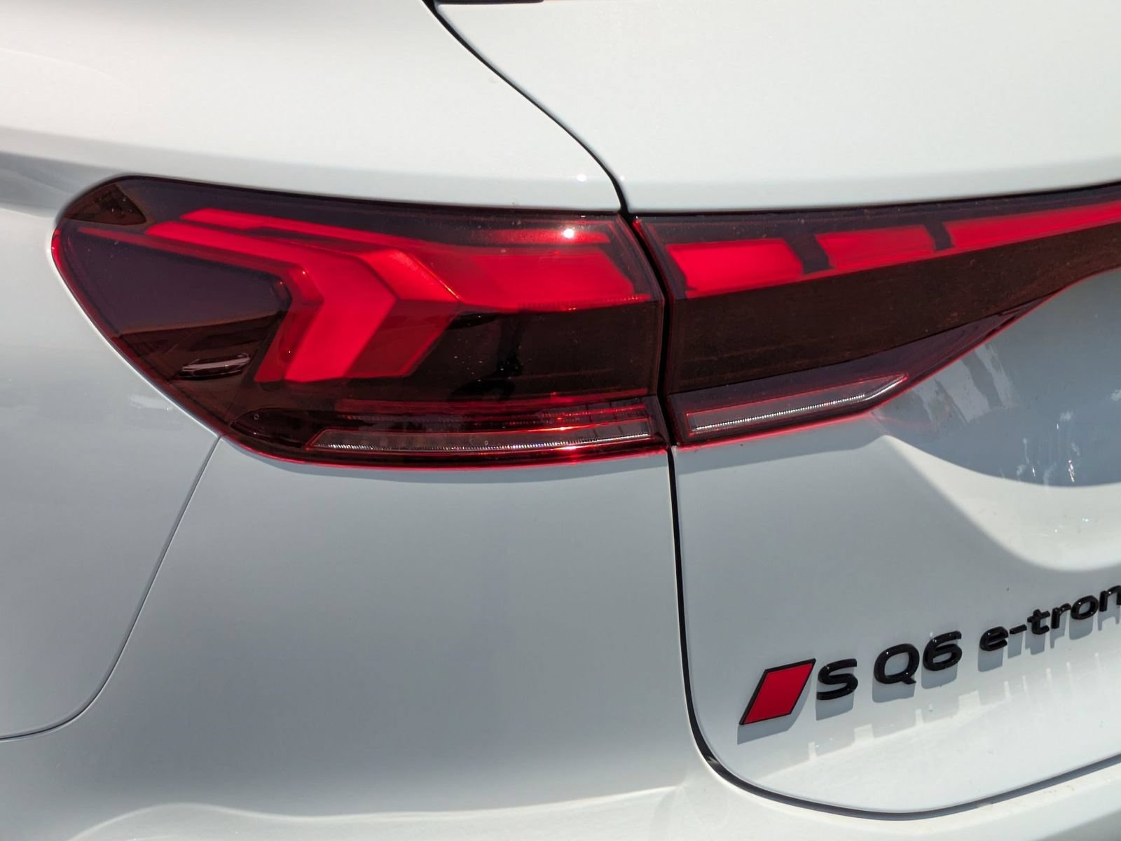 New 2027 Audi SQ6 e-tron Premium Plus AWD/4WD image 14