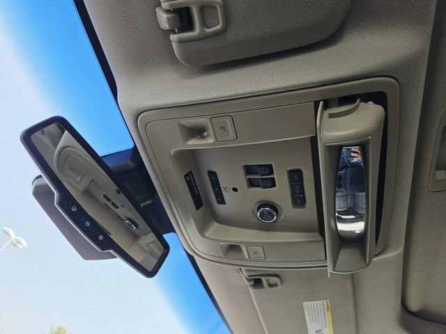 Used 2015 Chevrolet Suburban LT RWD image 32