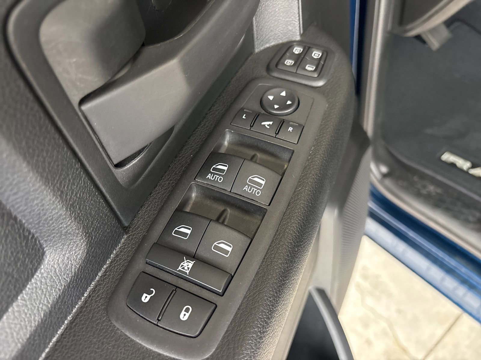 Used 2024 RAM 2500 Tradesman w/ Chrome Appearance Group AWD/4WD image 11