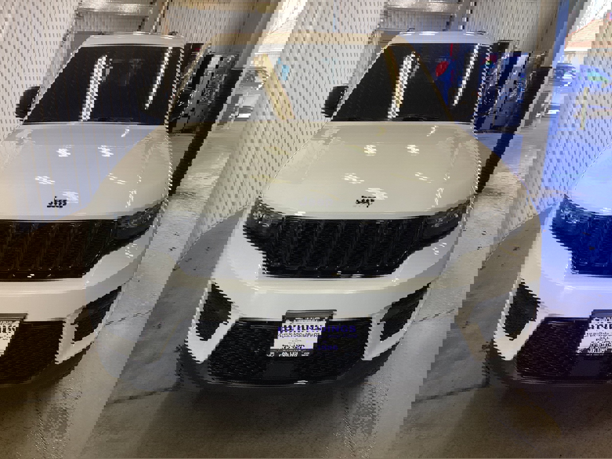 Used 2024 Jeep Grand Cherokee Altitude image 9