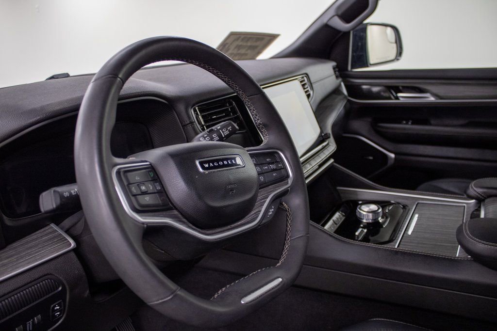 Used 2024 Jeep Wagoneer L Series II w/ Flexible Seating Group image 29