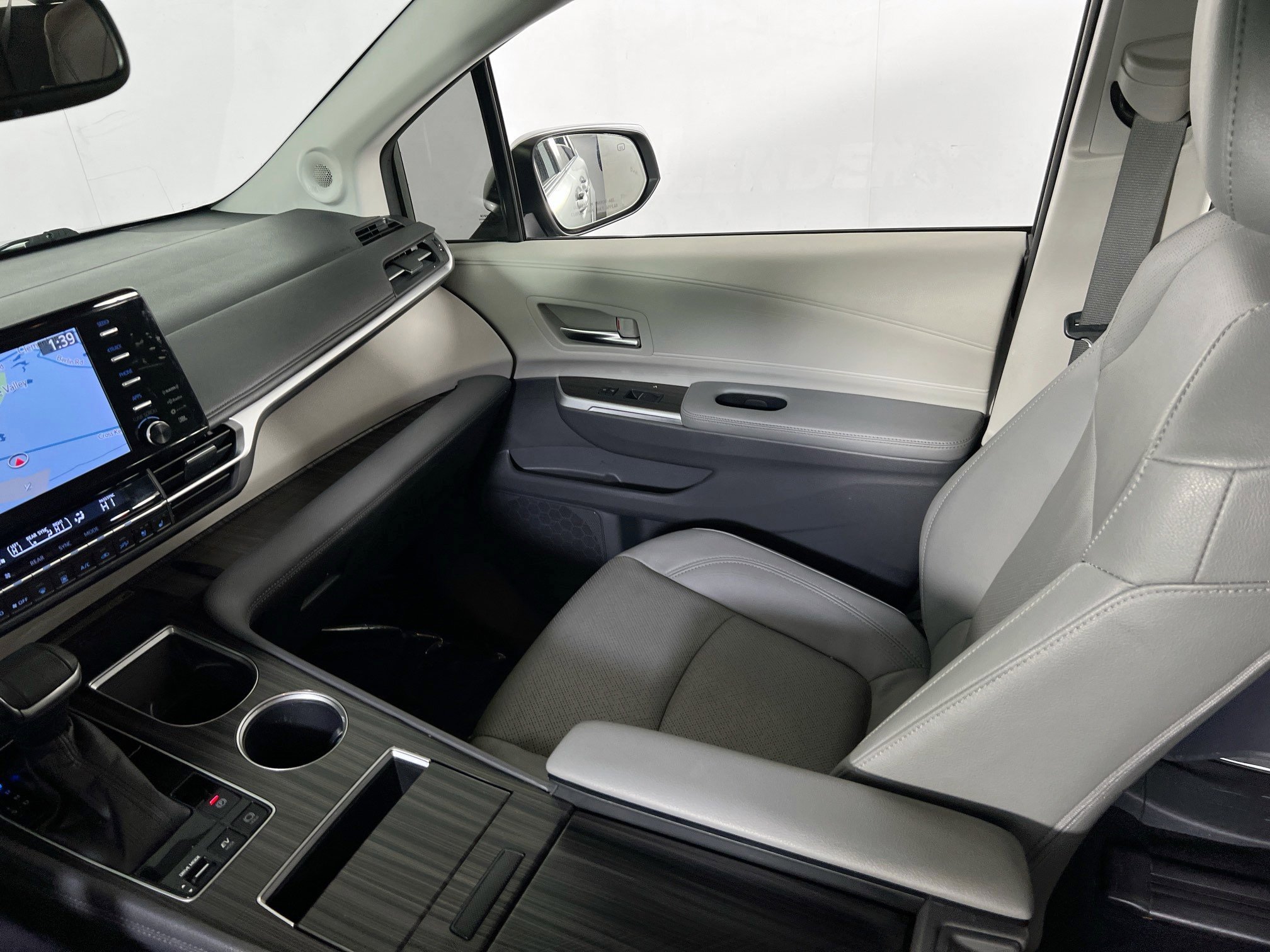 Used 2022 Toyota Sienna Limited AWD/4WD image 24