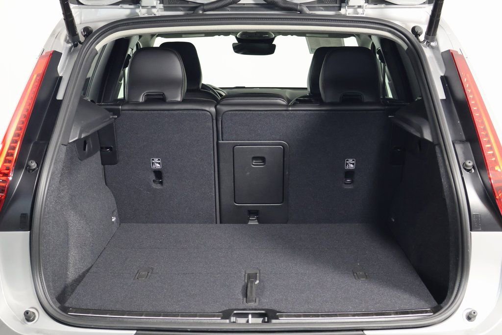 Used 2025 Volvo XC40 B5 Ultra w/ Climate Package image 14