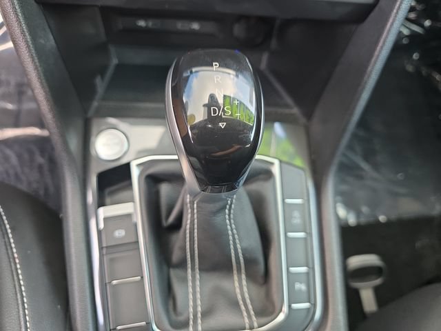 Used 2024 Volkswagen Tiguan SE R-Line FWD image 19
