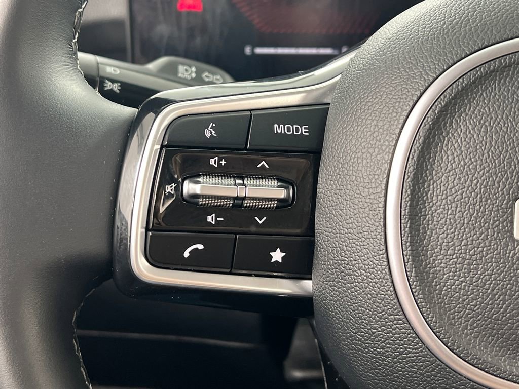 Used 2025 Kia Sorento S image 15