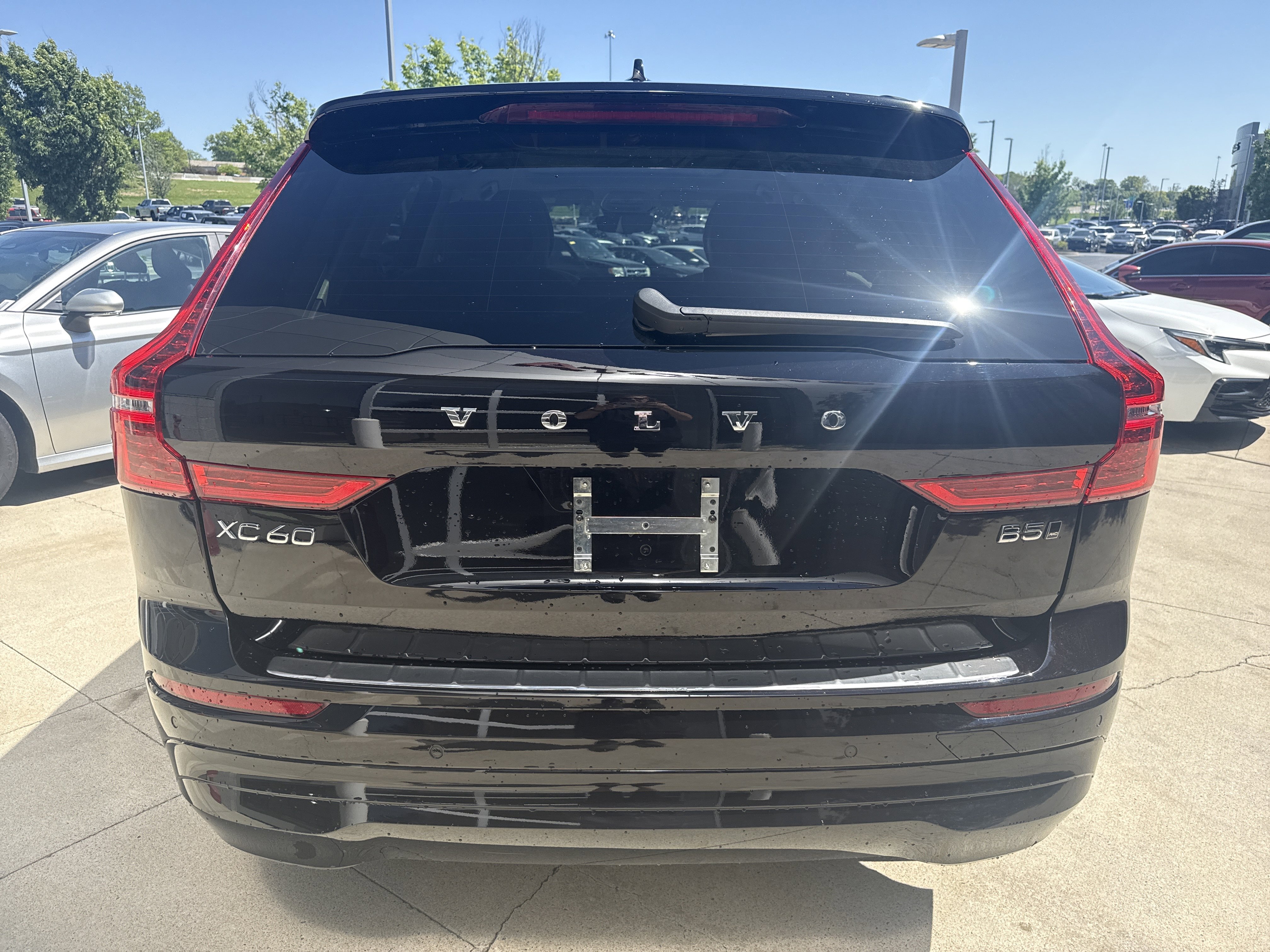 Used 2022 Volvo XC60 B5 Momentum w/ Climate Package image 12