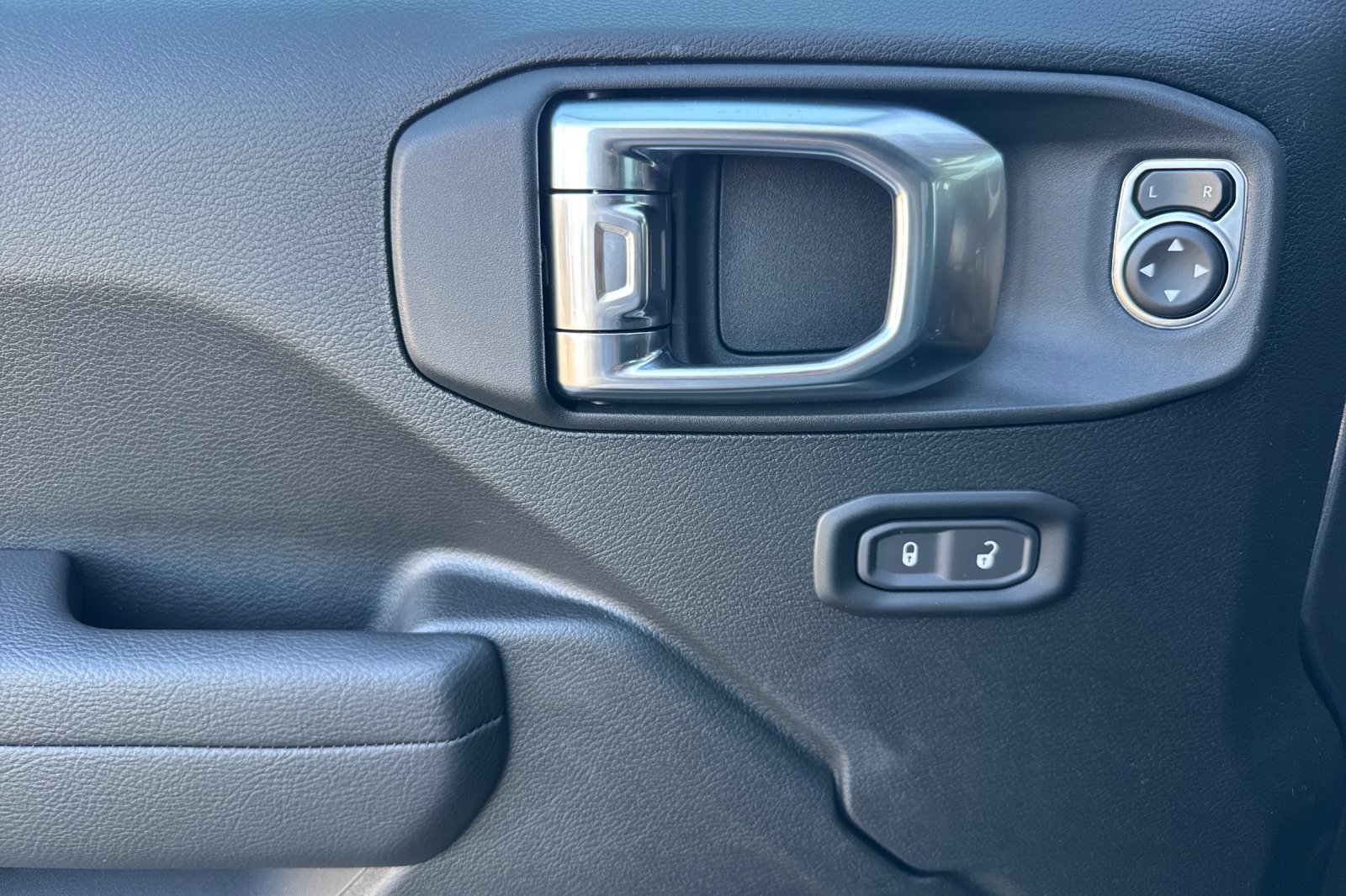 New 2026 Jeep Wrangler Unlimited Sport image 10