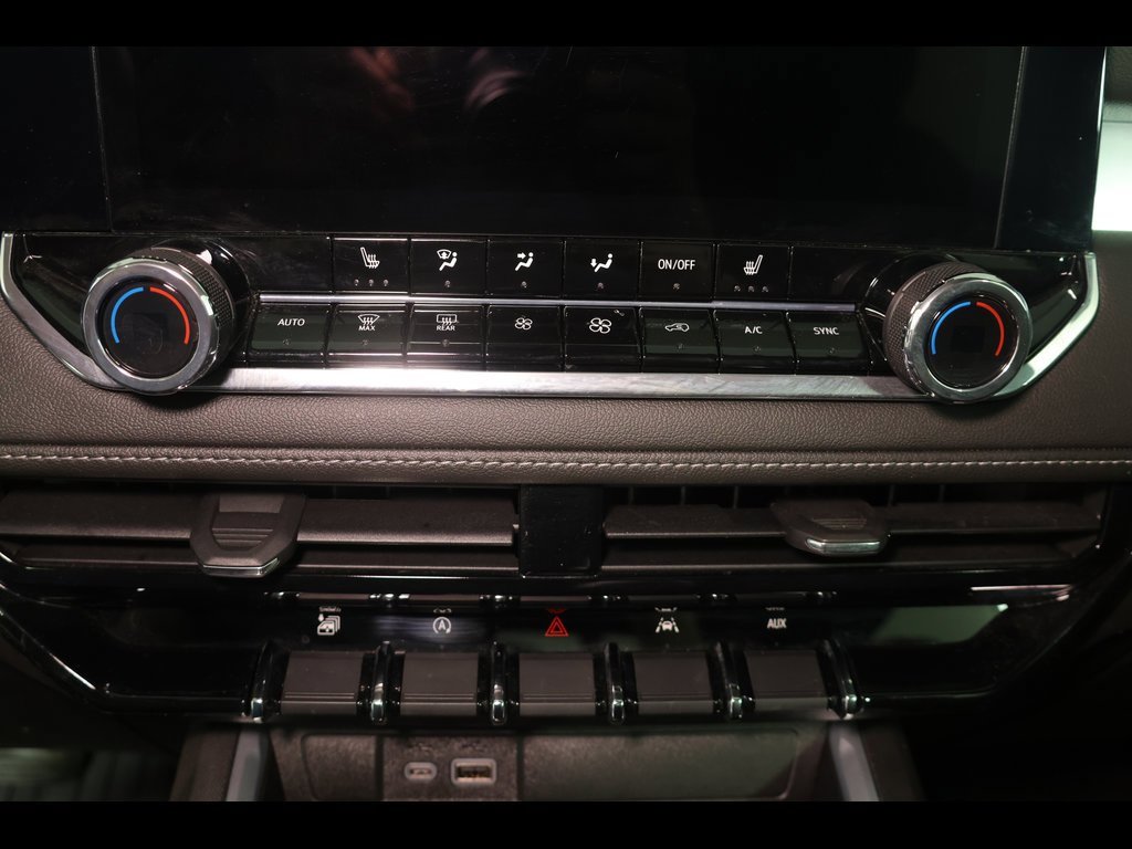 Used 2023 Chevrolet Colorado LT w/ LT Convenience Package III image 25