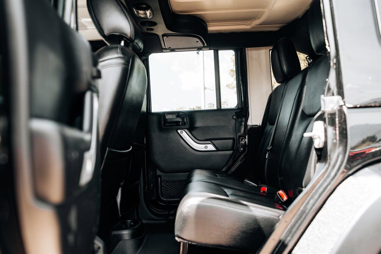 Used 2016 Jeep Wrangler Unlimited Rubicon image 37