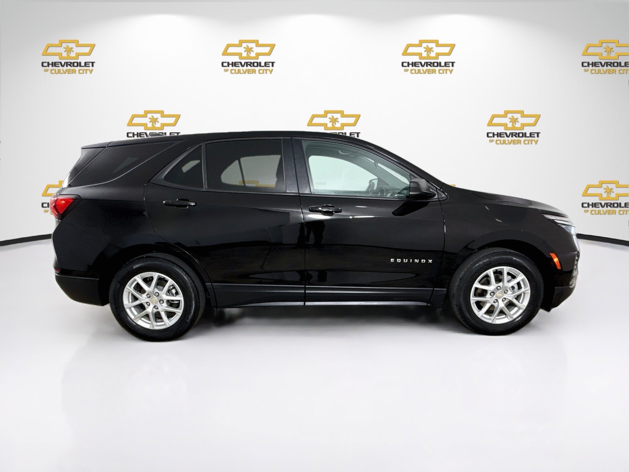 Used 2023 Chevrolet Equinox LS w/ LS Convenience Package FWD image 9