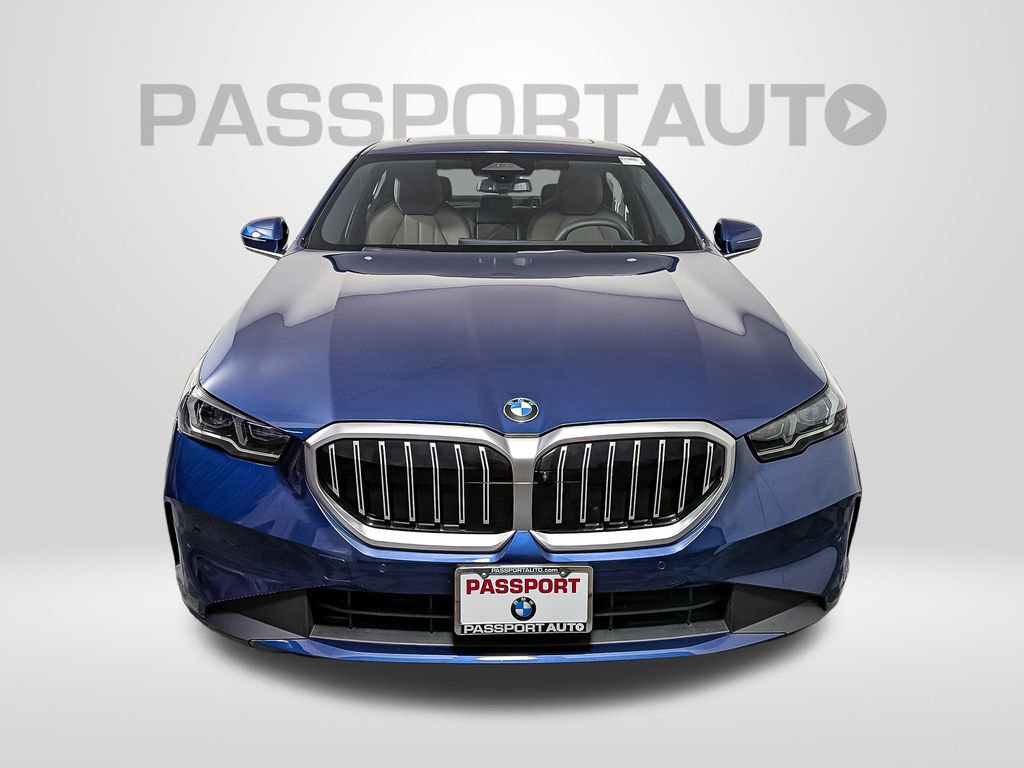 Used 2025 BMW 530i xDrive w/ Premium Package image 9