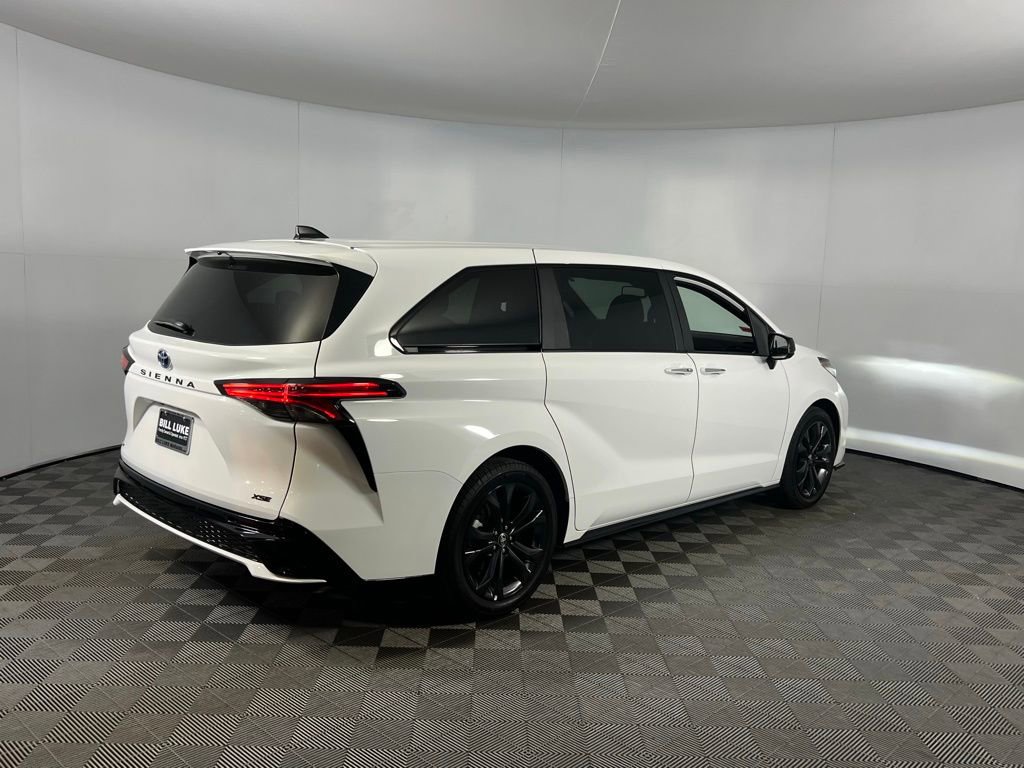 Used 2025 Toyota Sienna XSE image 5