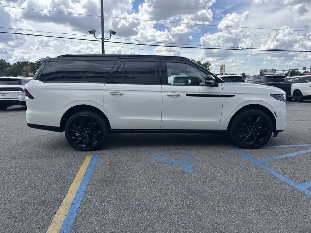 New 2027 Lincoln Navigator L Black Label AWD/4WD image 3
