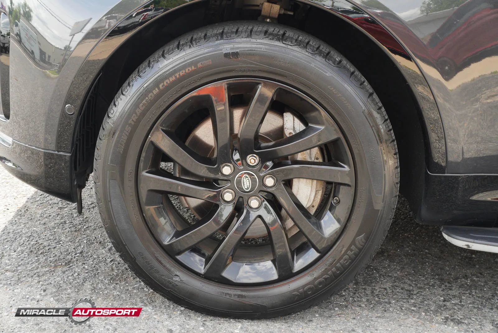 Used 2020 Land Rover Discovery Landmark AWD/4WD image 13