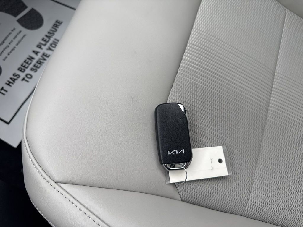 Used 2023 Kia Niro EX image 36