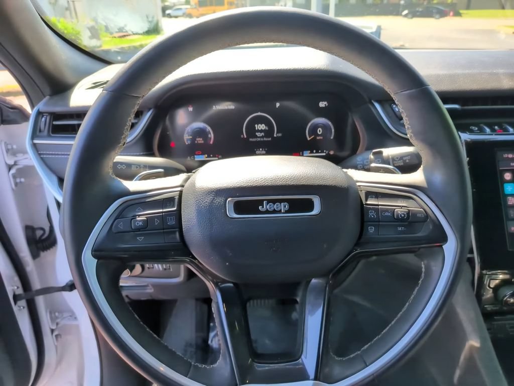 Used 2023 Jeep Grand Cherokee Altitude AWD/4WD image 22