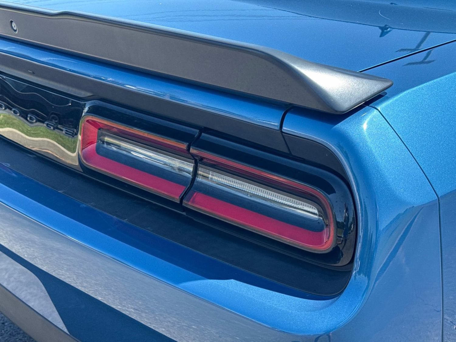 Used 2022 Dodge Challenger SXT w/ Plus Package RWD image 15