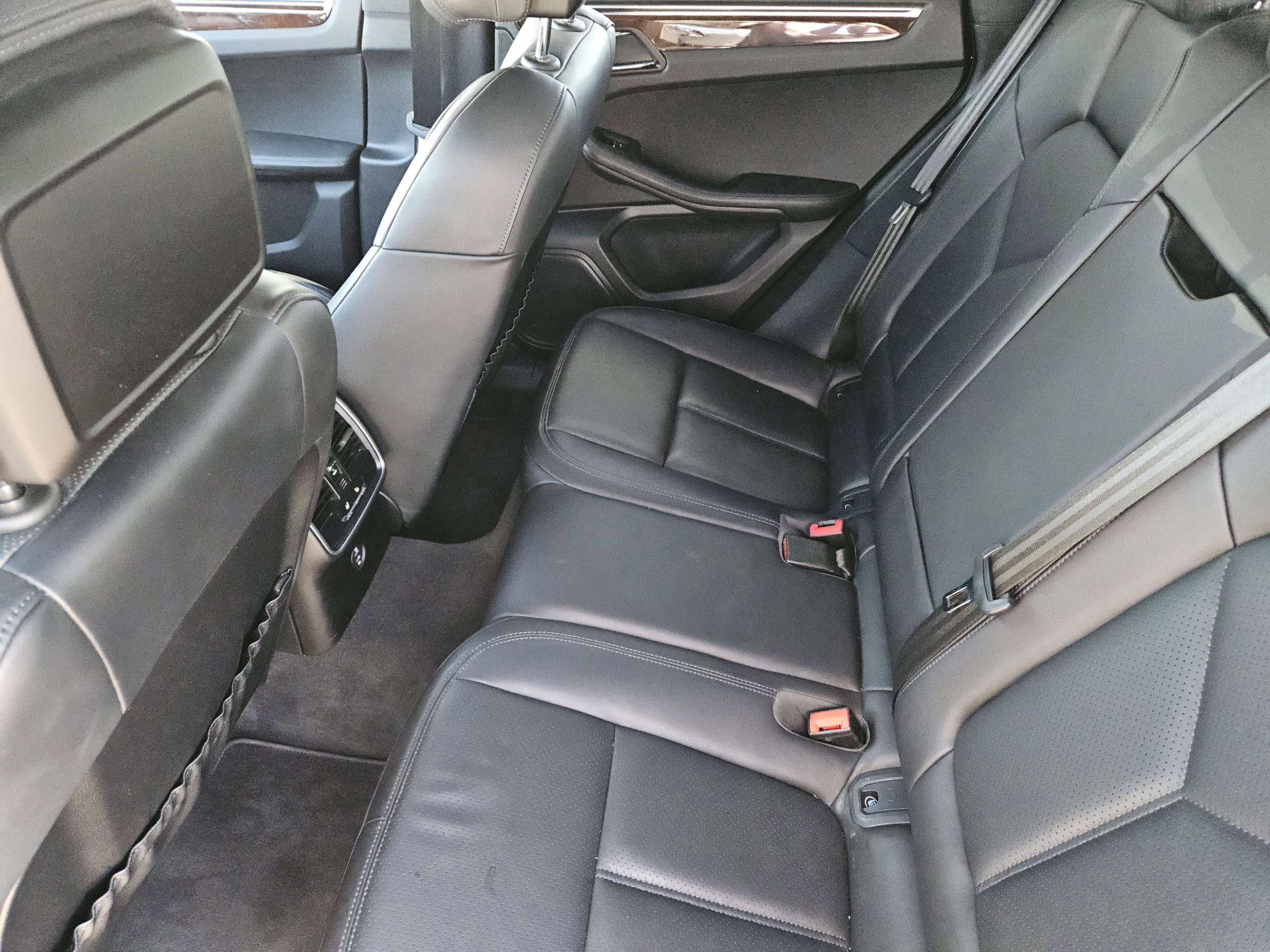 Certified 2023 Porsche Macan Turbo image 28