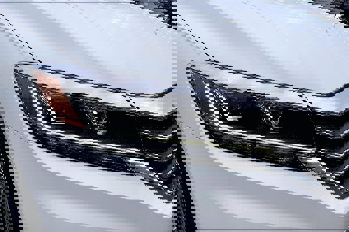 Used 2022 Volkswagen Passat 2.0T SE image 25