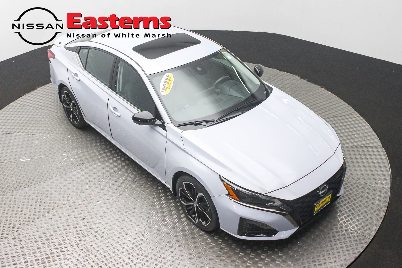 Used 2023 Nissan Altima 2.5 SR w/ SR Premium Package FWD image 3