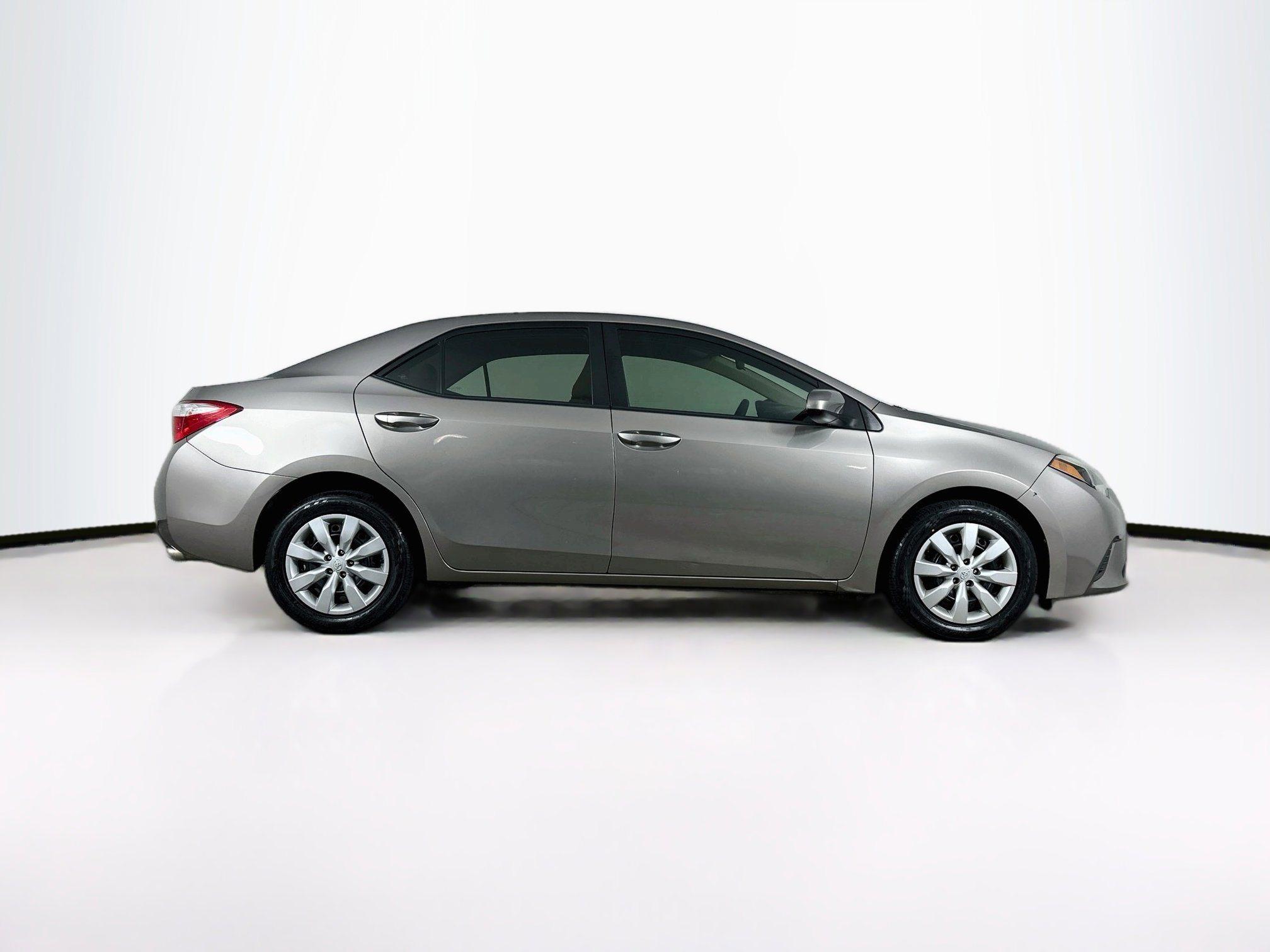 Used 2015 Toyota Corolla LE FWD image 10